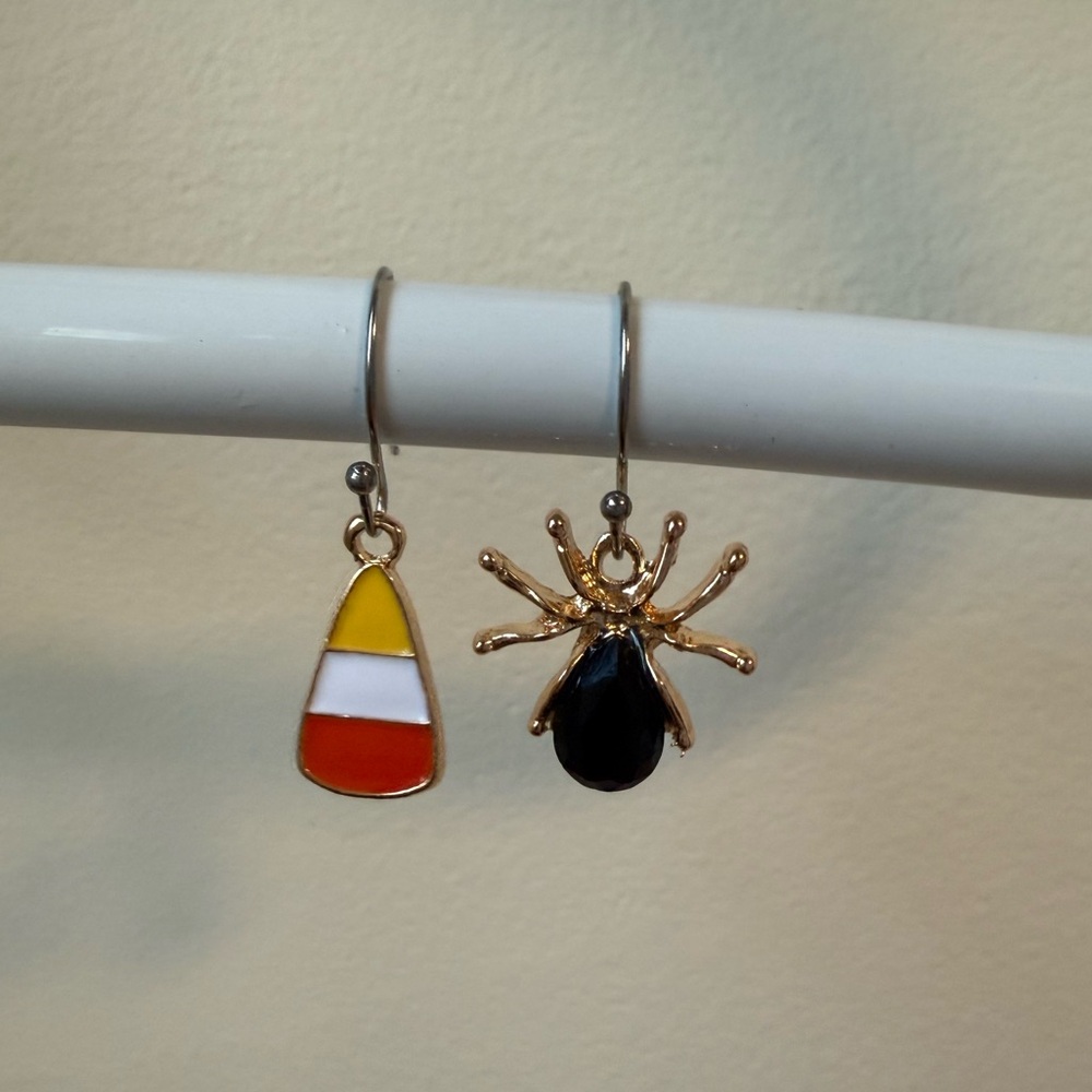Spider candy corn earrings